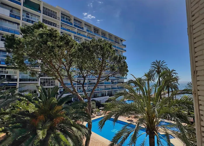 Skol 322 - Completely Renovated Beach Front Apartment Marbella